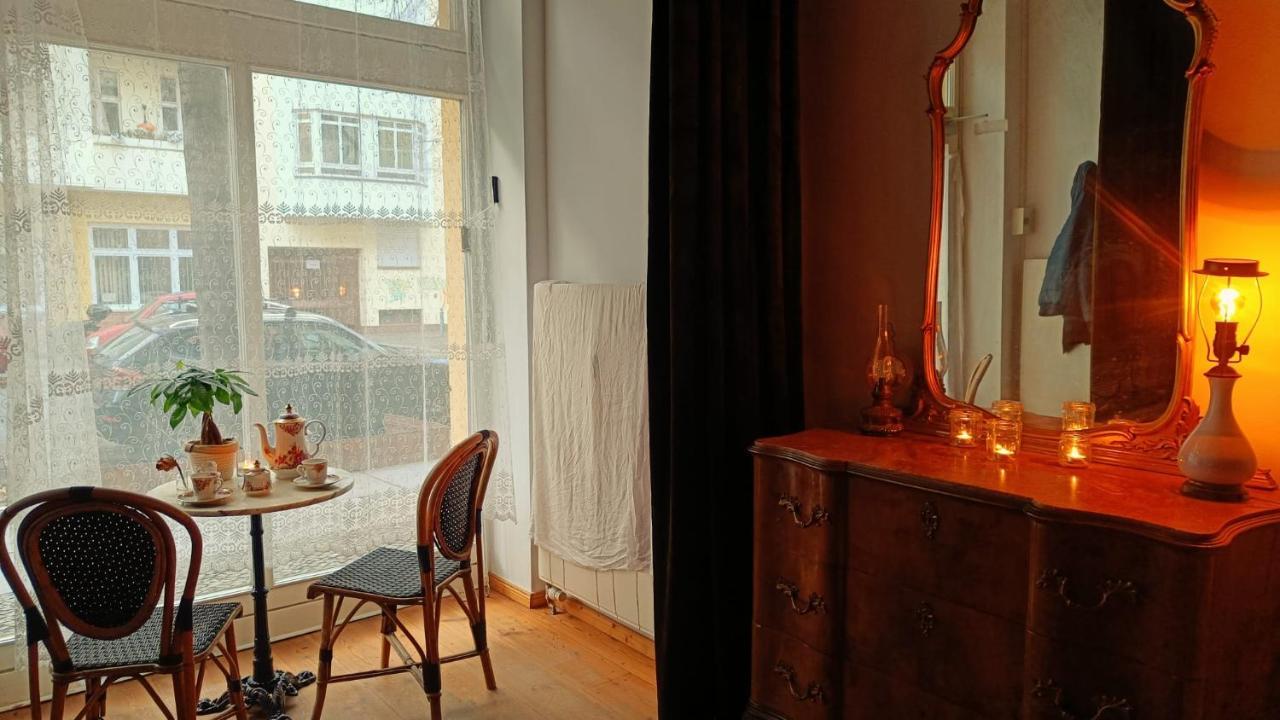 La Vie En Rose: Elegance And Art * Berlin