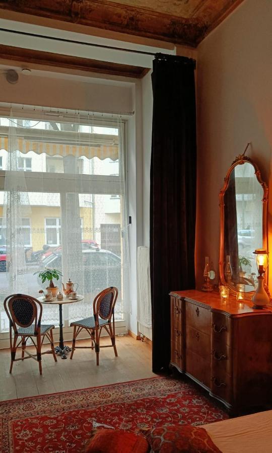 La Vie En Rose: Elegance And Art Apartment *
