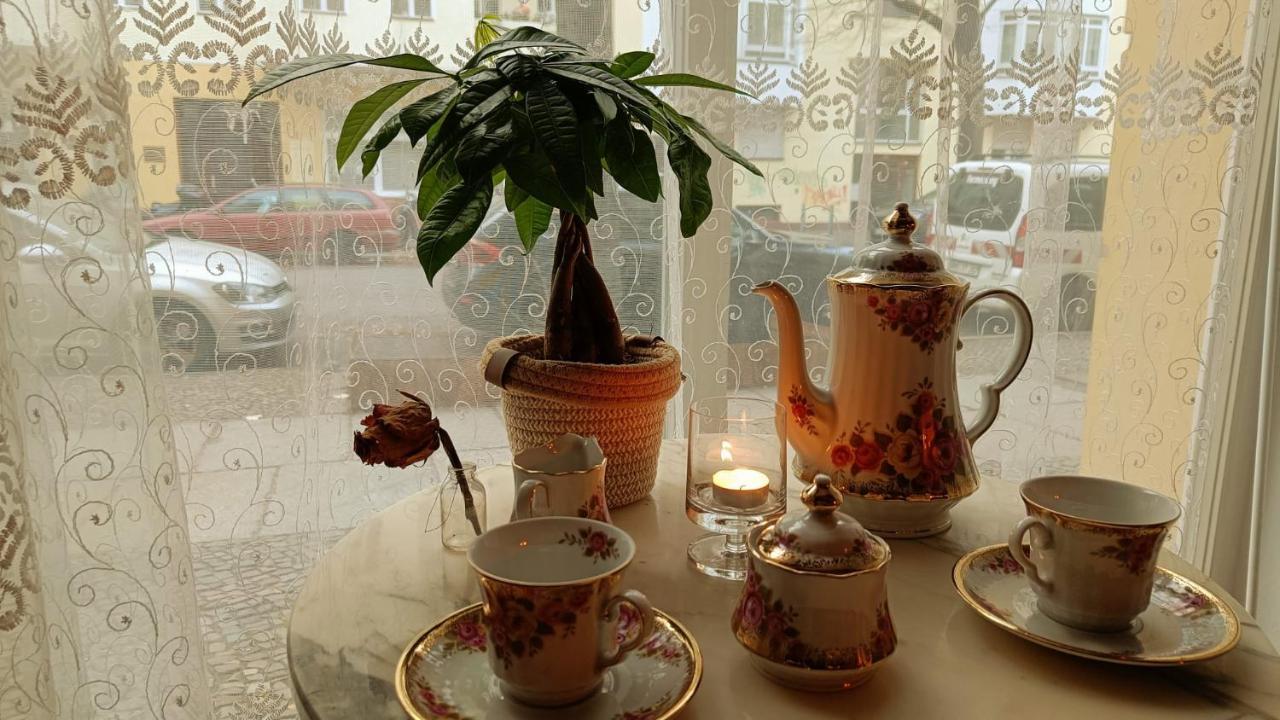Apartment La Vie En Rose: Elegance And Art Berlin