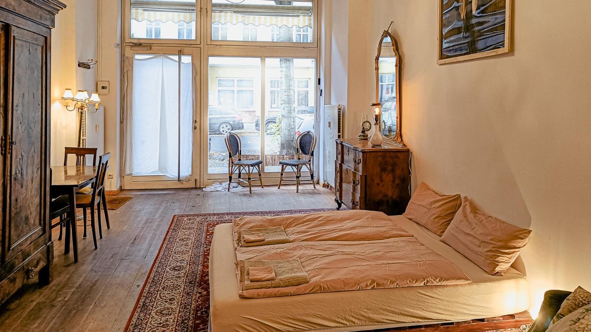 La Vie En Rose: Elegance And Art * Berlin
